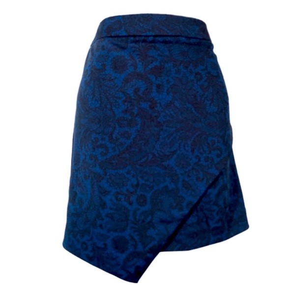 NWT Express Lace Print Asymmetrical Mini
Skirt Size 4 Black/ Blue - Picture 2 of 16